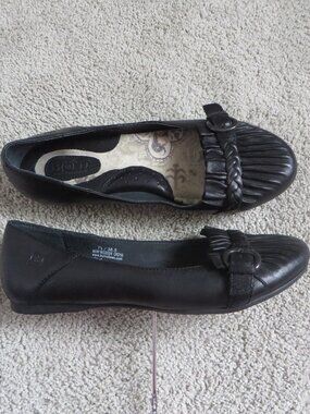 Born Womens Clever Ballet Shoes/Flats Size 7.5 Black Leather Ruffled W32024